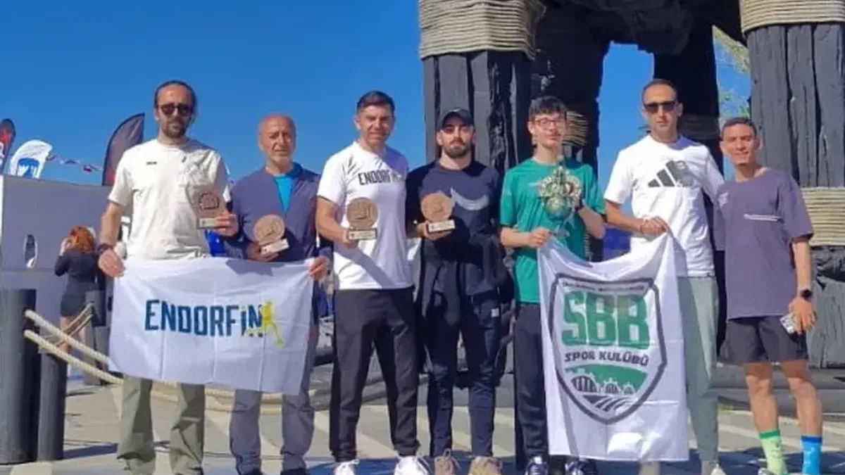 Sakaryalı sporcular zorlu maratondan madalyayla döndü
