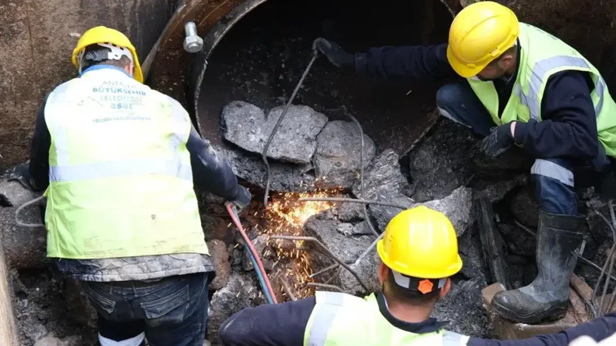 Antalya’da 35 yıllık ana hat vana yenilendi