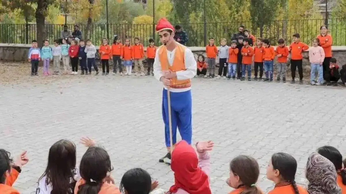 Bitlis Belediyesi Tiyatro Topluluğu, sezonu açtı