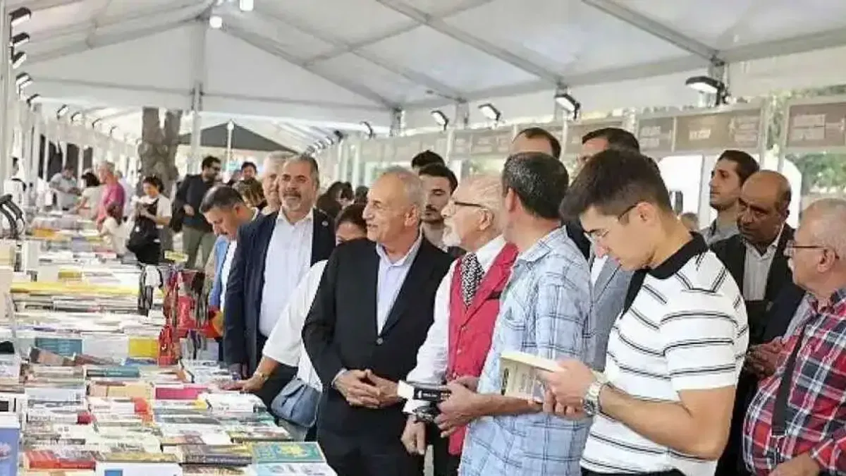 Küçükçekmece Belediyesi'nin düzenlediği ikinci Kitap Günleri başladı.