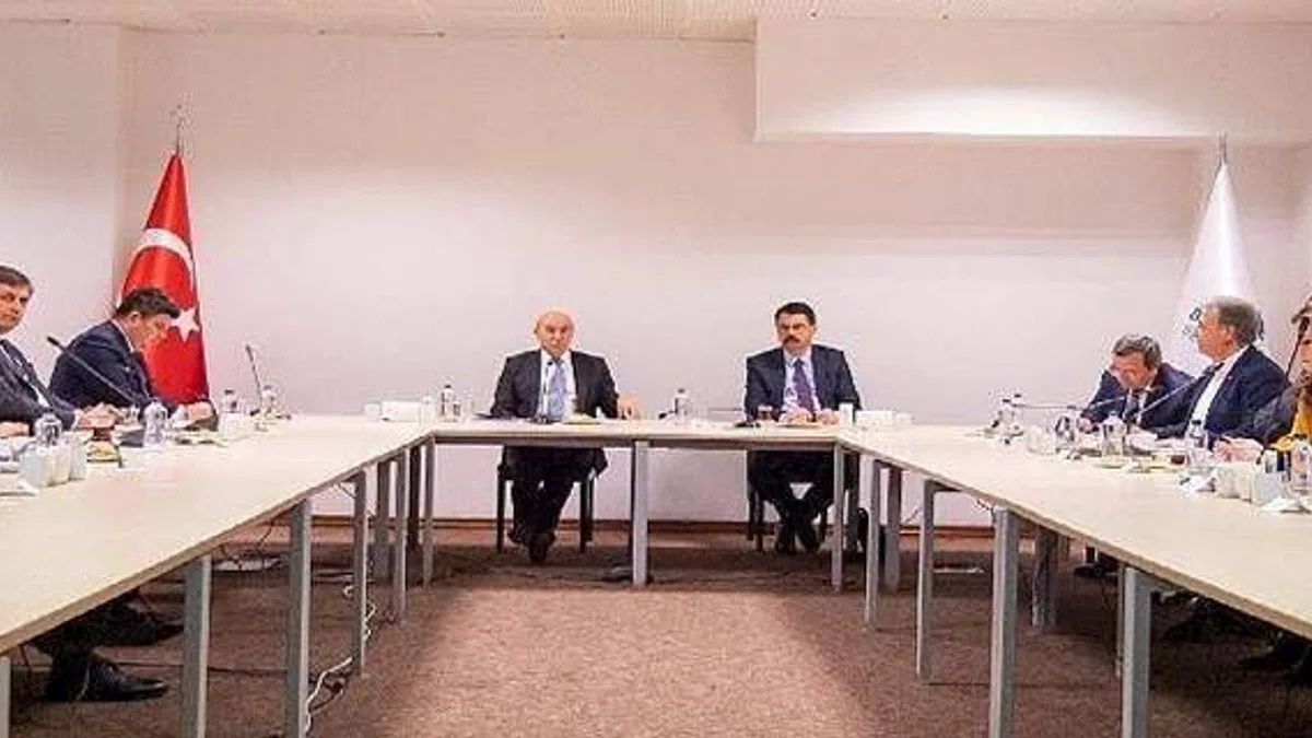 İzmir Büyükşehir Belediyesi ve ilçe belediyelerinden temizlik için güç birliği