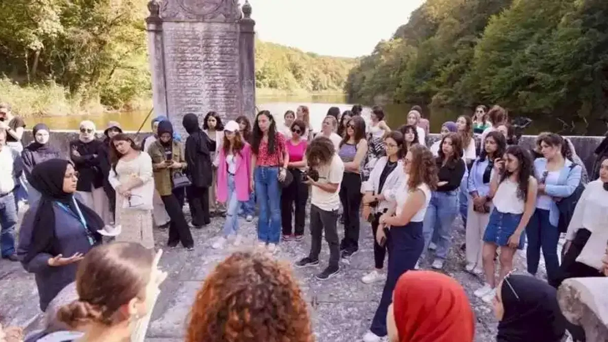 İstanbul'da binlerce kız öğrencinin geleceği aydınlanıyor