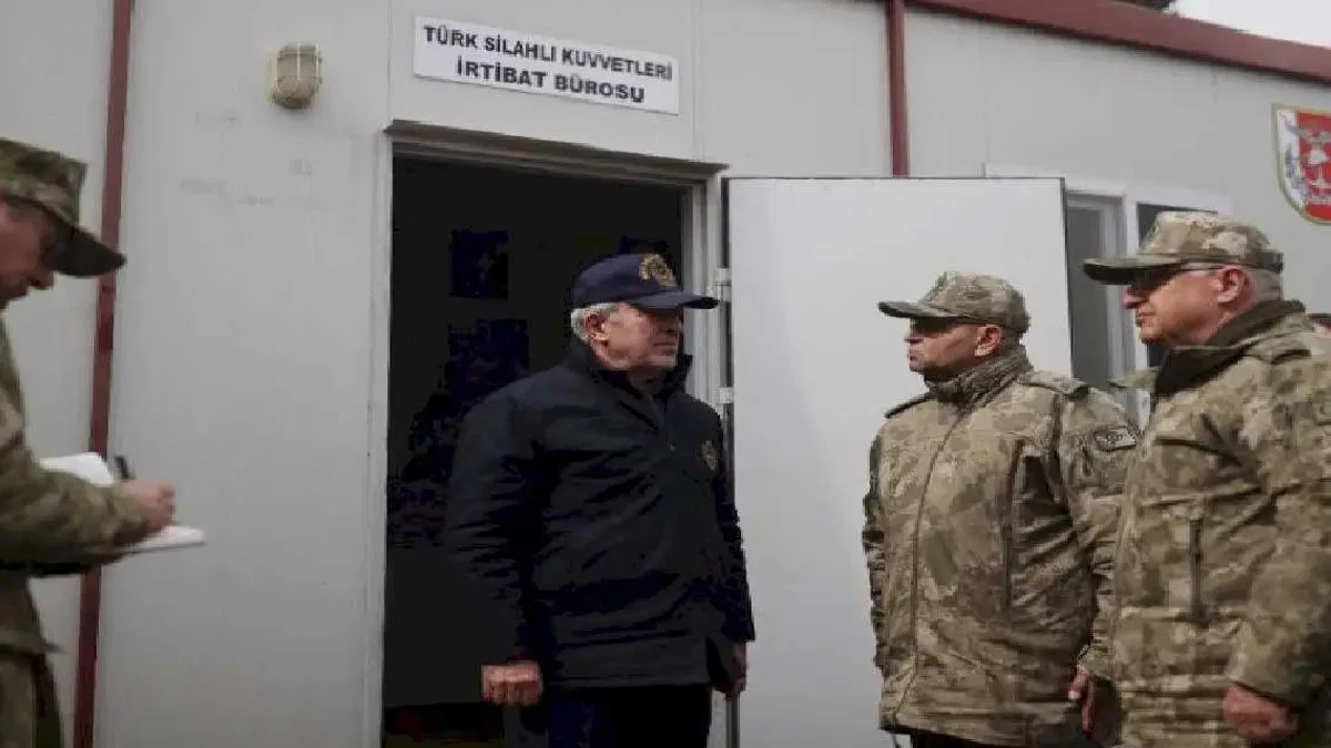 Bakan Akar, son deprem ardından yeniden Hatay'da
