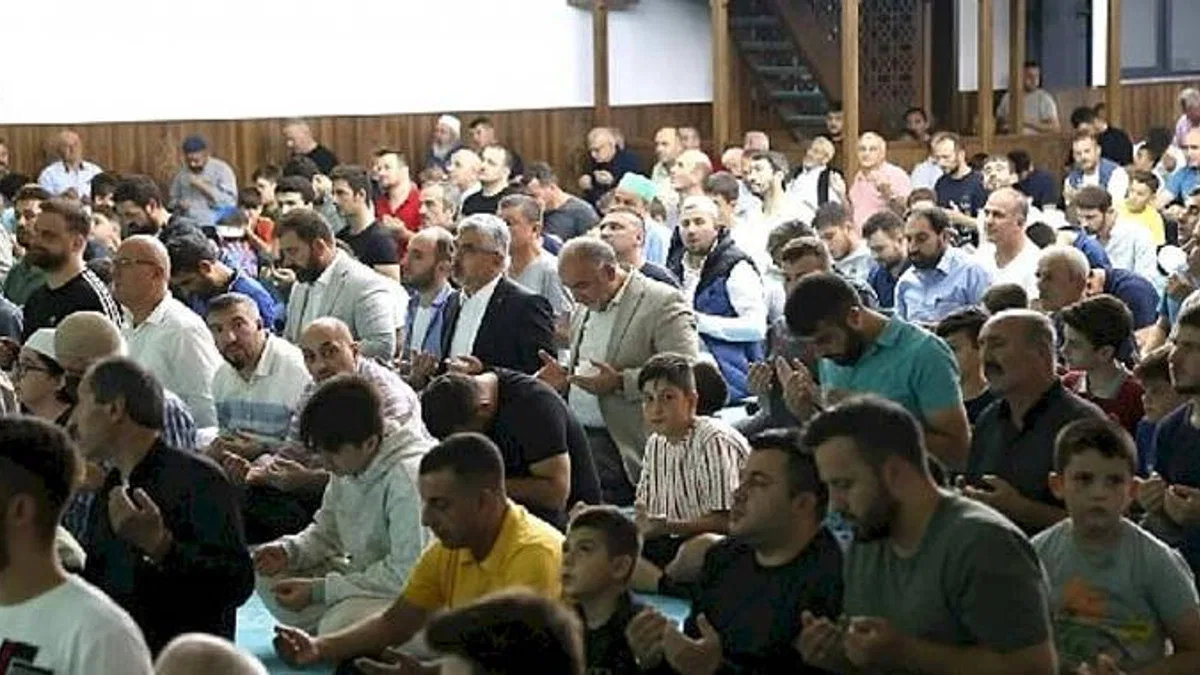 Canik'te Eller Semaya Açıldı
