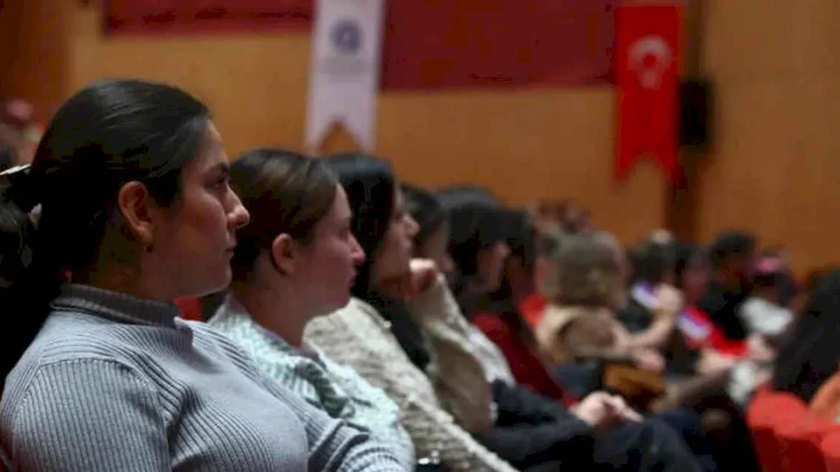 Antalya Büyükşehir'den kadına şiddete karşı eğitim haftası