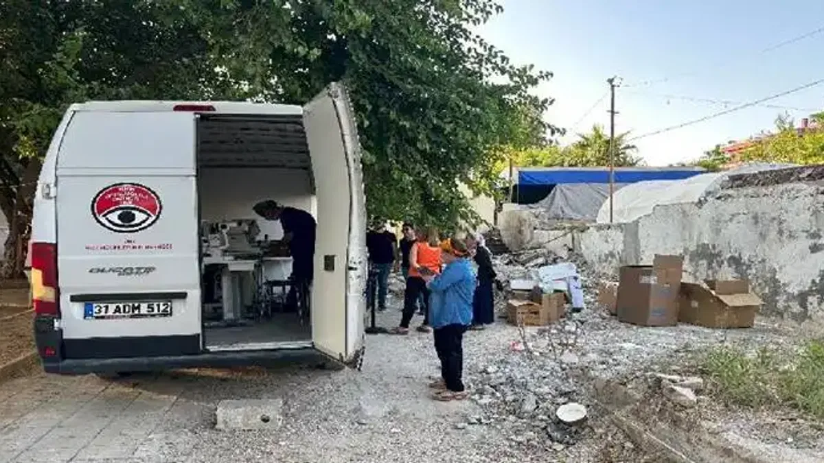 Gönüllü göz hekimlerinden afetzedelere mobil muayene