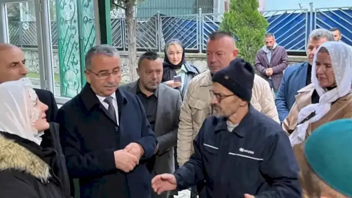 Kocaeli İzmit'te Başkan Hürriyet sabah ziyaretinde