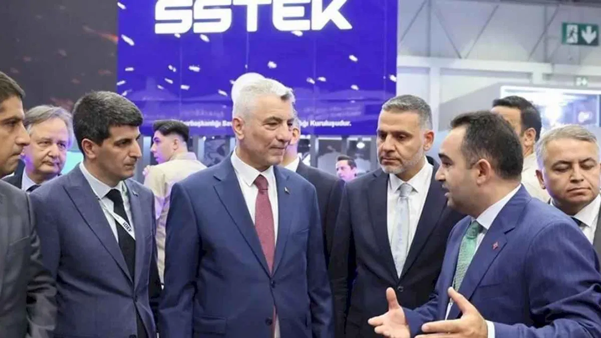 Bakan Bolat, IDEF'te Türkiye’nin savunma sanayi gücüne ortak oldu