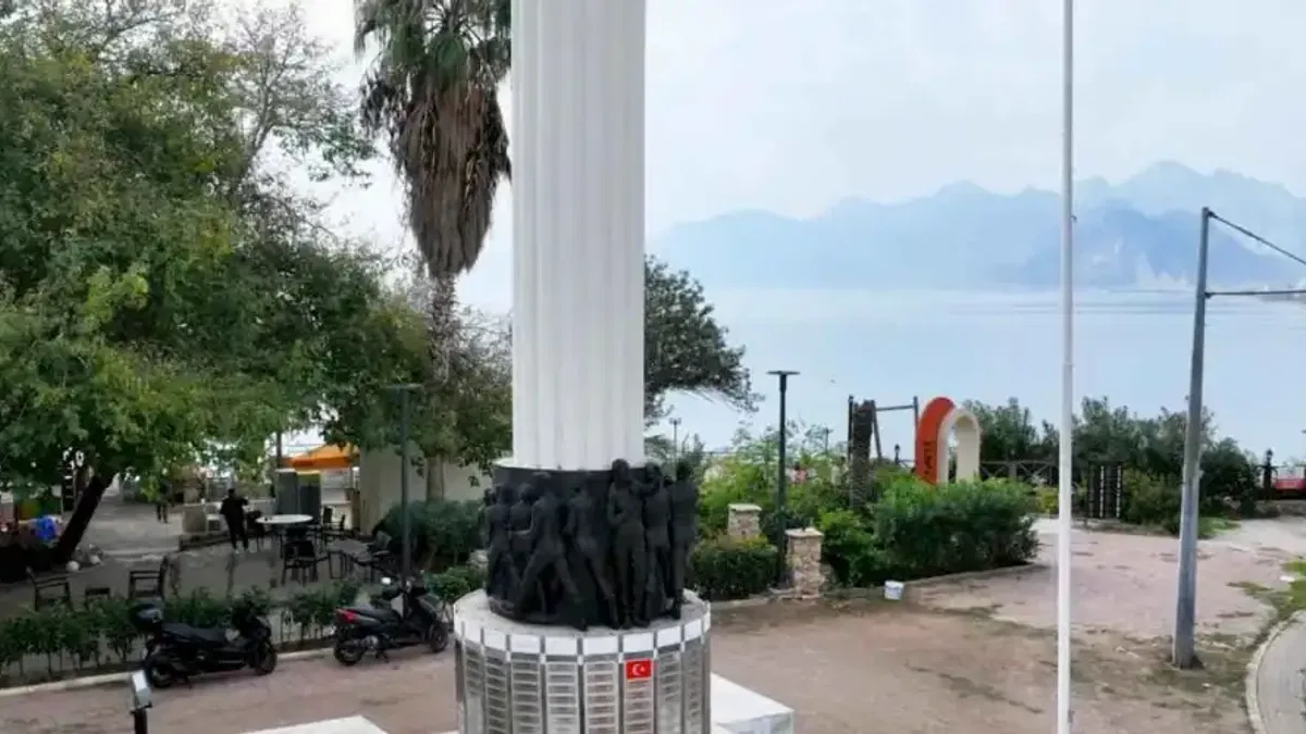 Antalya Büyükşehir Belediyesi’nde Şehitlere Saygı