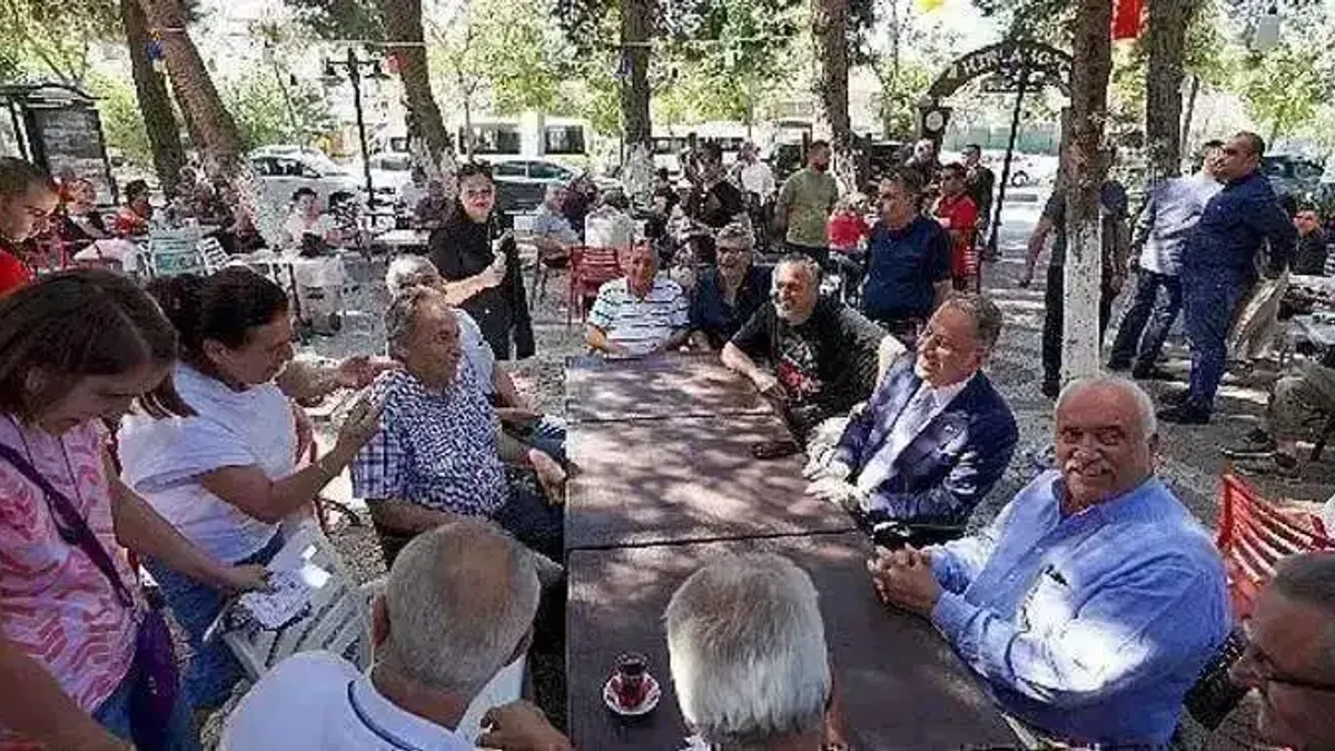 Başkan Çalık Emekliler Lokali'ni ziyaret etti