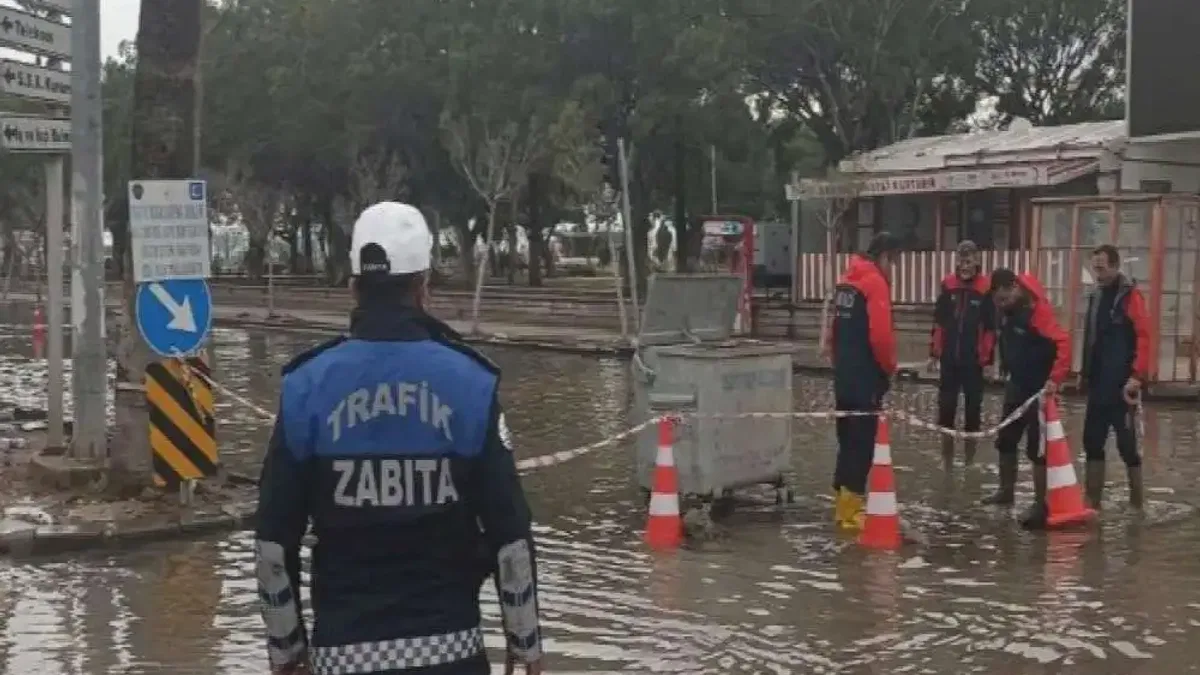 Hatay'da AKOM ekipleri gece boyu yardıma koştu