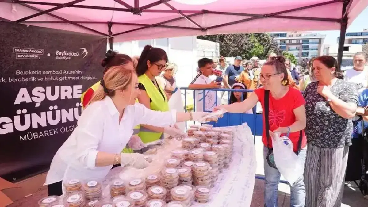 İstanbul Beylikdüzü'nde 15 bin kişilik aşure ikramı