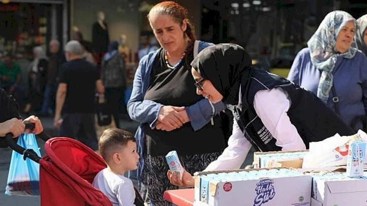 İBB, Dünya Süt Günü'nde 39 İlçede 70.038 Paket Süt Dağıttı