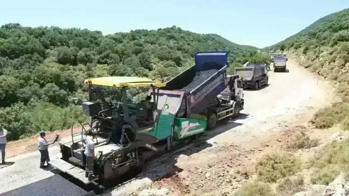 Antalya'da Demre ile Kaş’ı birleştiren yolda çalışma