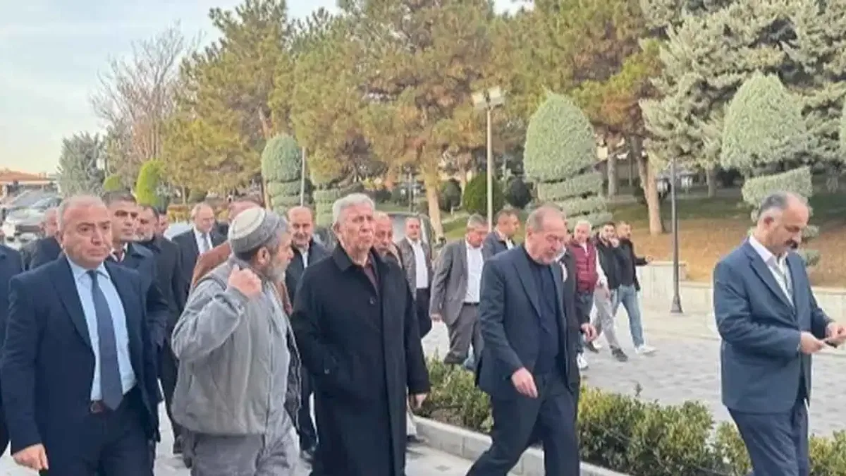 Mansur Yavaş Hacı Bayram esnafıyla buluştu