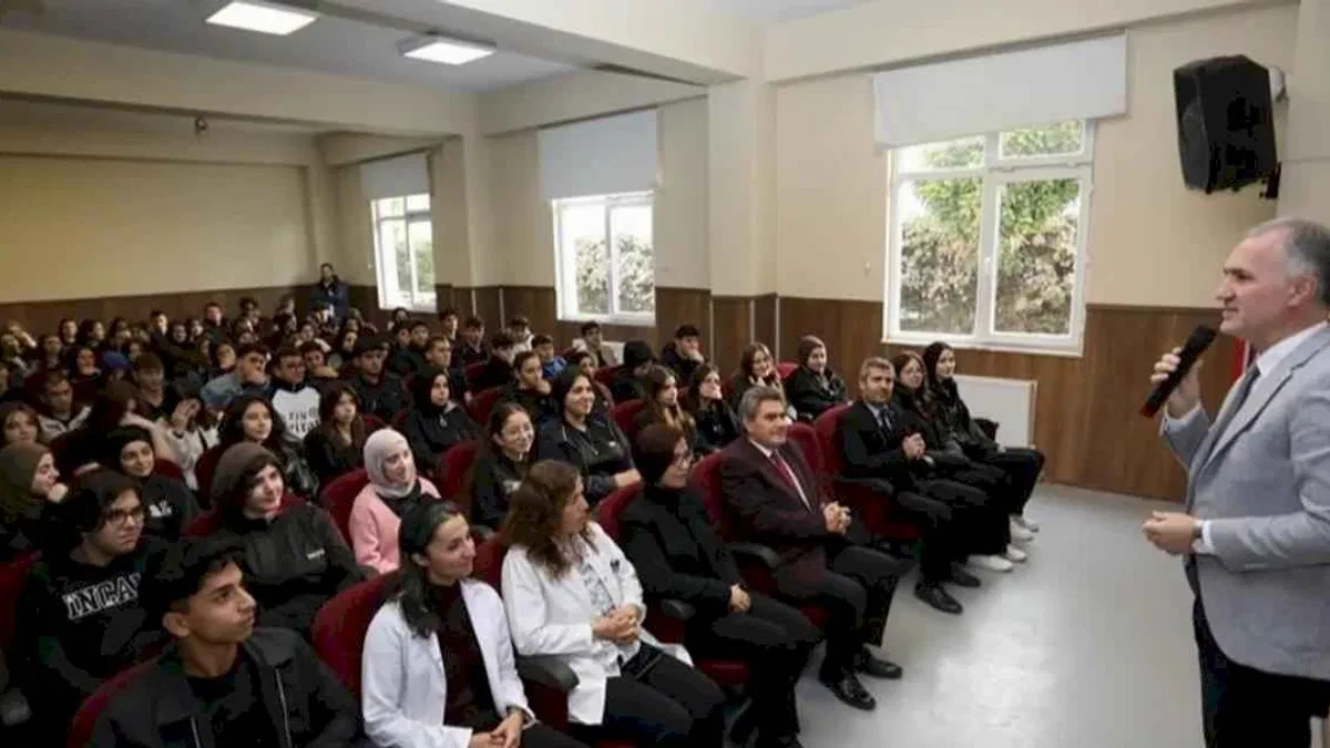 Başkan Taban Naire Çikayeva Anadolu Lisesi öğrencileriyle buluştu