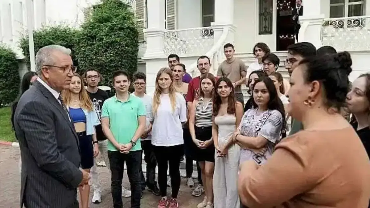EÜ'nün teknoloji takımlarını Rektör Prof. Dr. Budak uğurladı