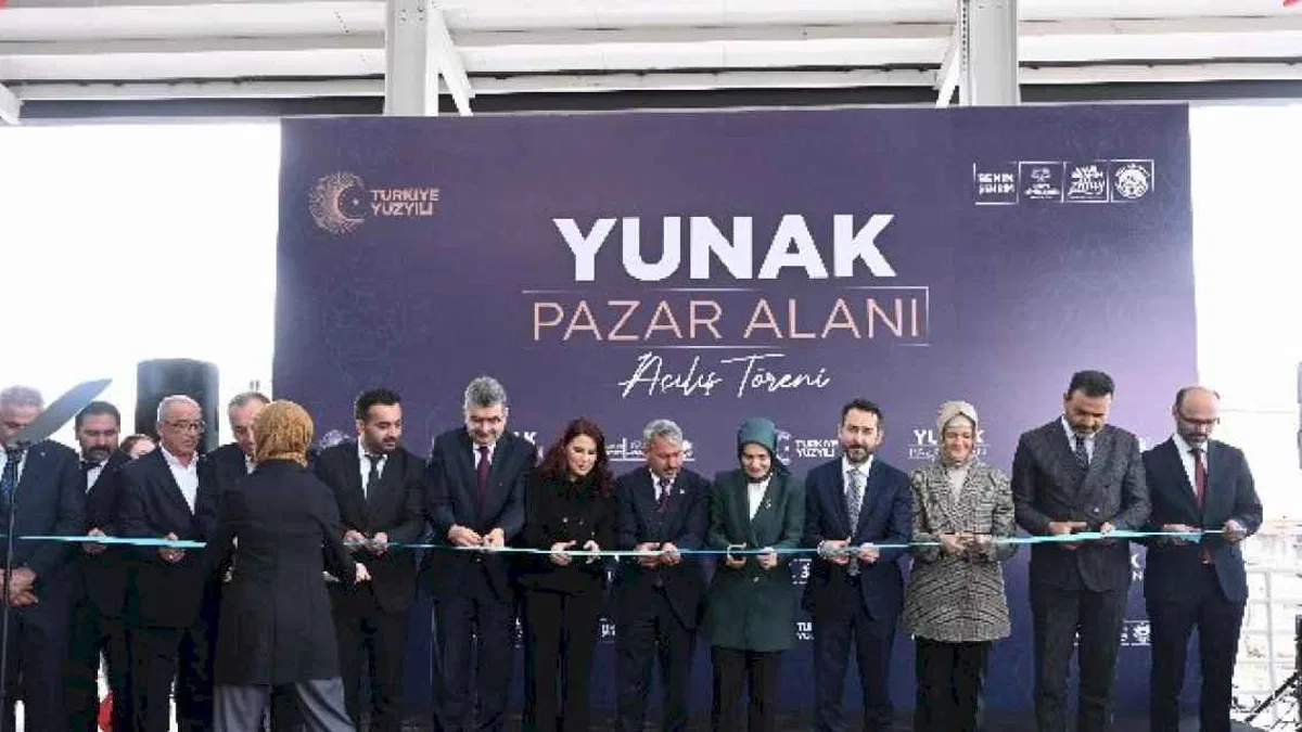 Bakan Göktaş Yunak’ta  kapalı pazar yeri açılışını gerçekleştirdi