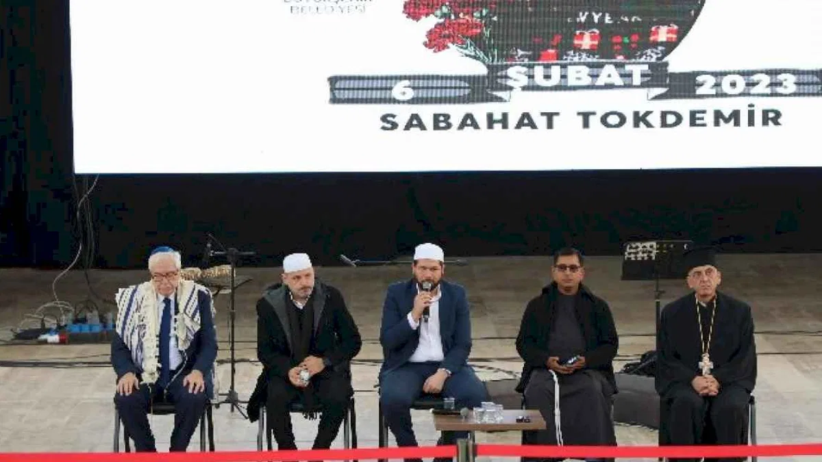Deprem şehitleri ortak dualarla anıldı