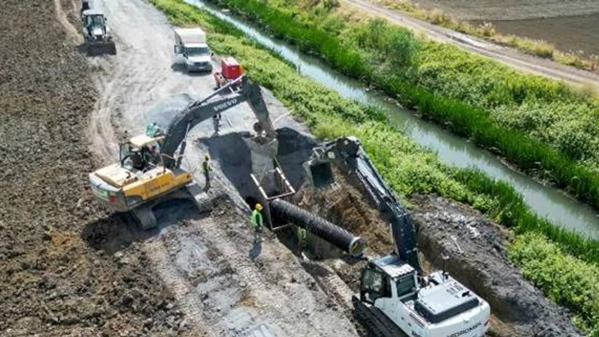 Sakarya'da  atık su hattı çalışmaları devam ediyor