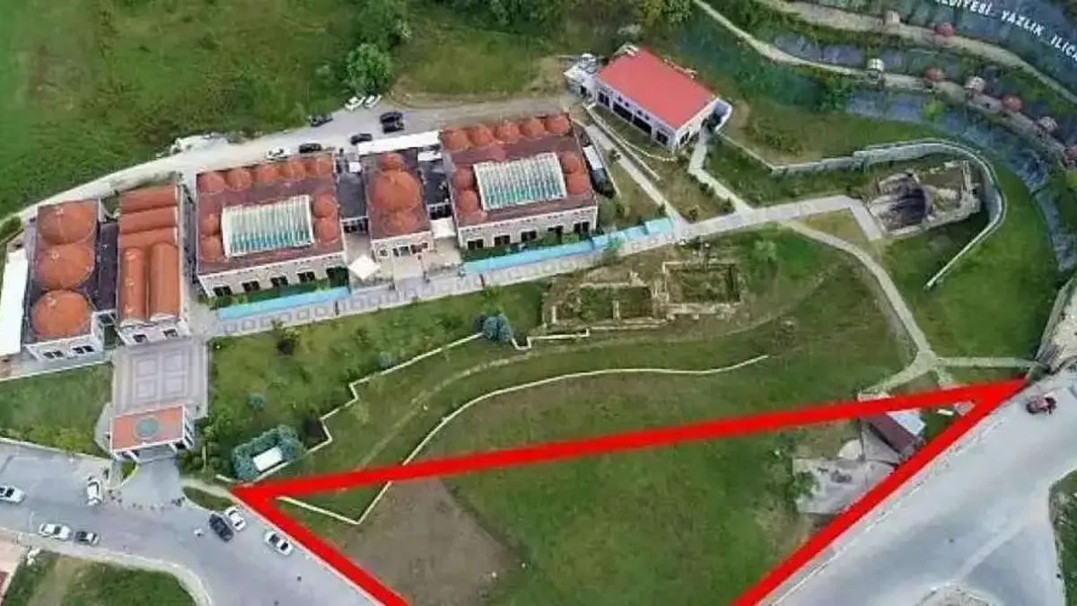 Gölcük Belediyesi'nden Yazlık'ta otel yapımı şartıyla yer satışı.