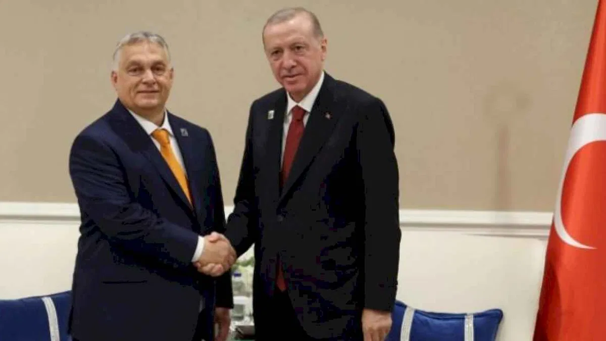 Erdoğan, zirvede Macaristan'la görüştü