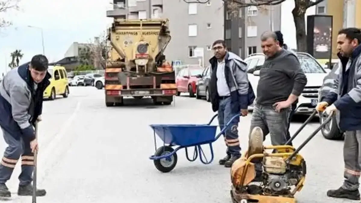 Antalya Muratpaşa’da yollar onarılıyor