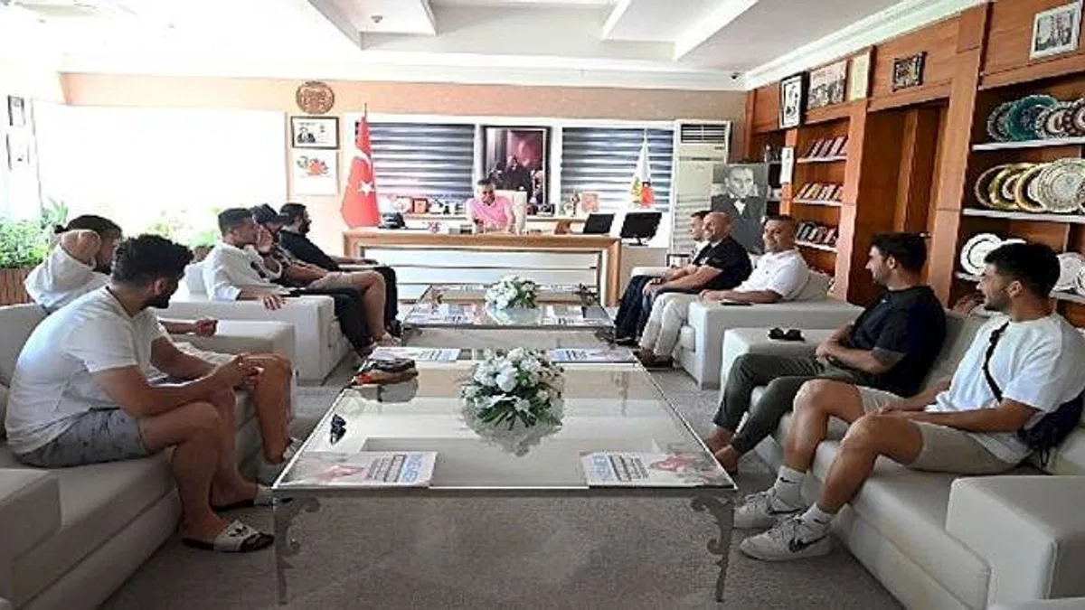 Kemer 2020 Futbol Kulübü'nden Başkan Topaloğlu'na ziyaret
