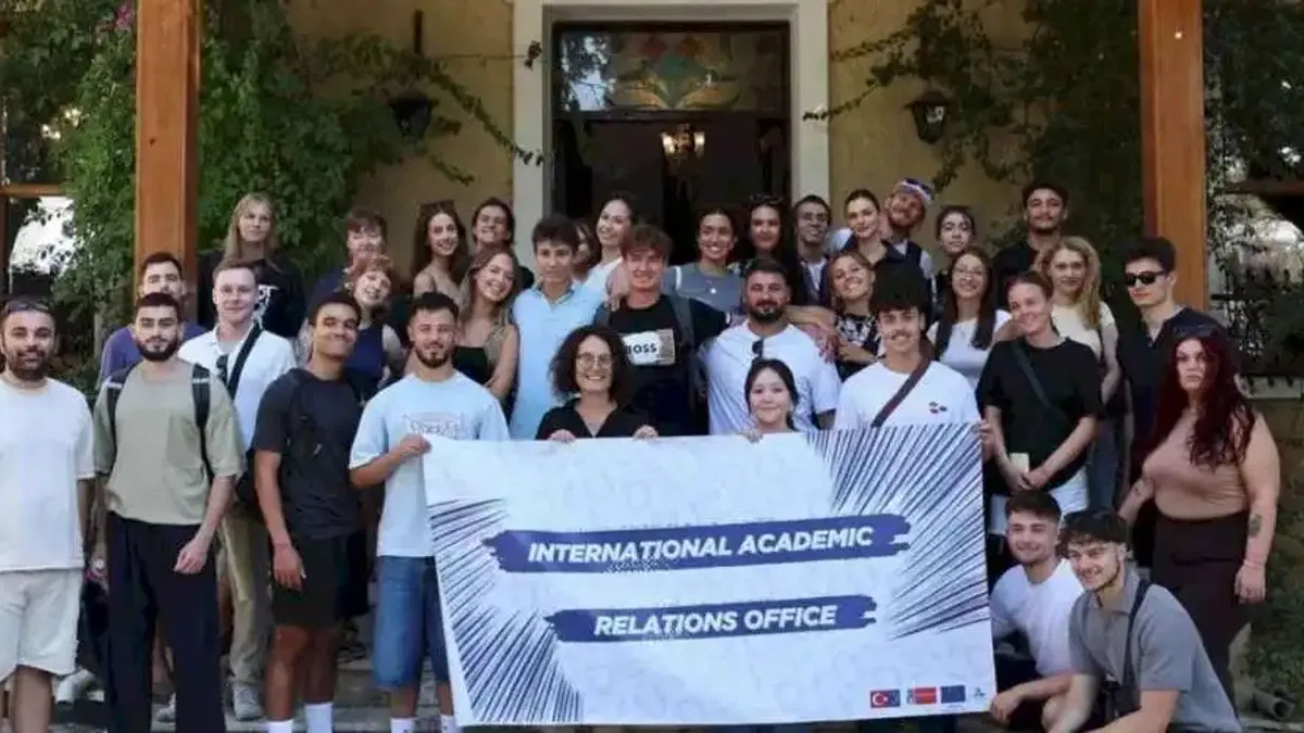 DEÜ’de kültürler buluştu: 13 ülkeden 51 öğrenci DEÜ'ye katıldı