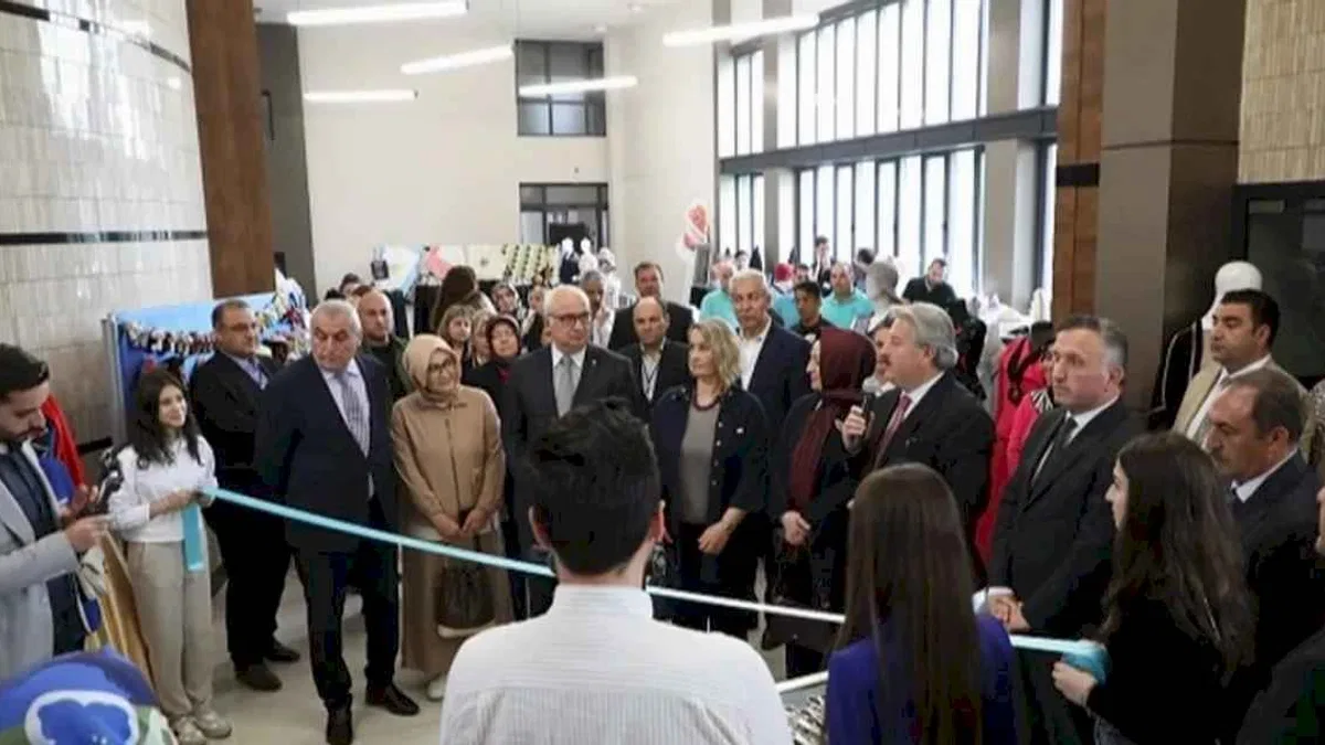 MELMEK'in Hayat Boyu Öğrenme Yıl Sonu Sergisi açıldı