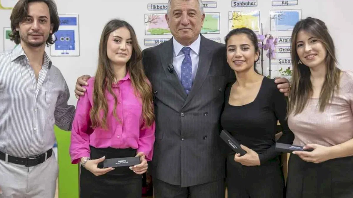 İzmir Güzelbahçe'den öğretmenlere isme özel kalem