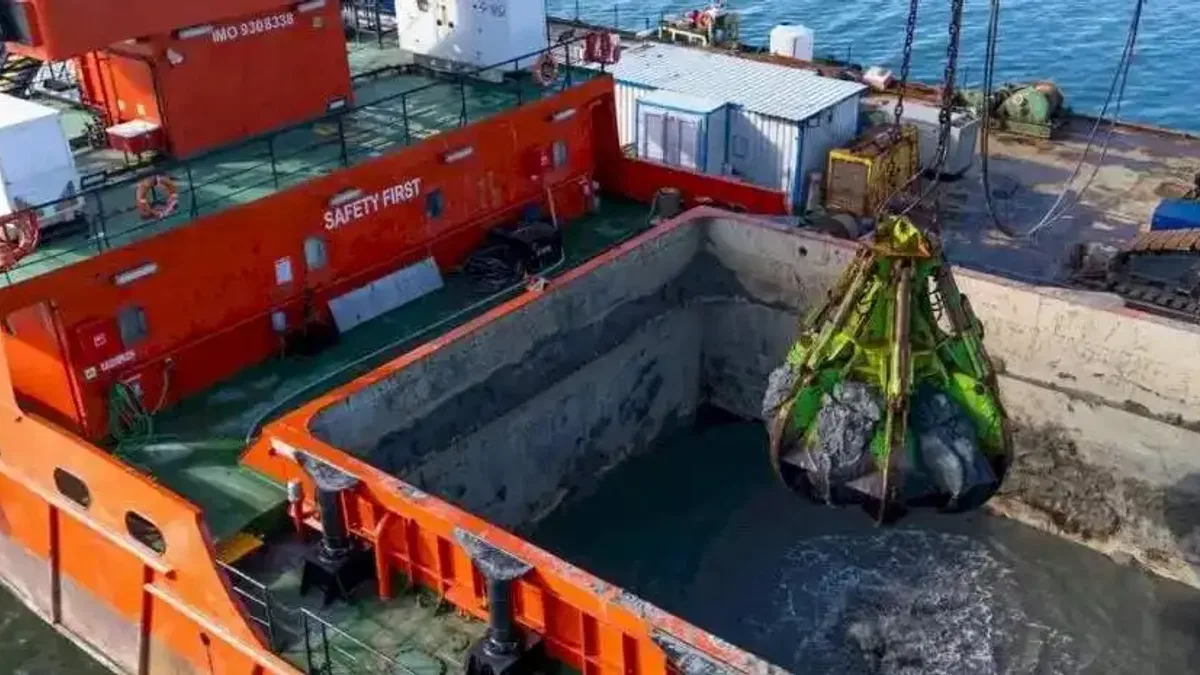 İzmir Körfezi'nden 1 milyon ton çamur çıkarıldı