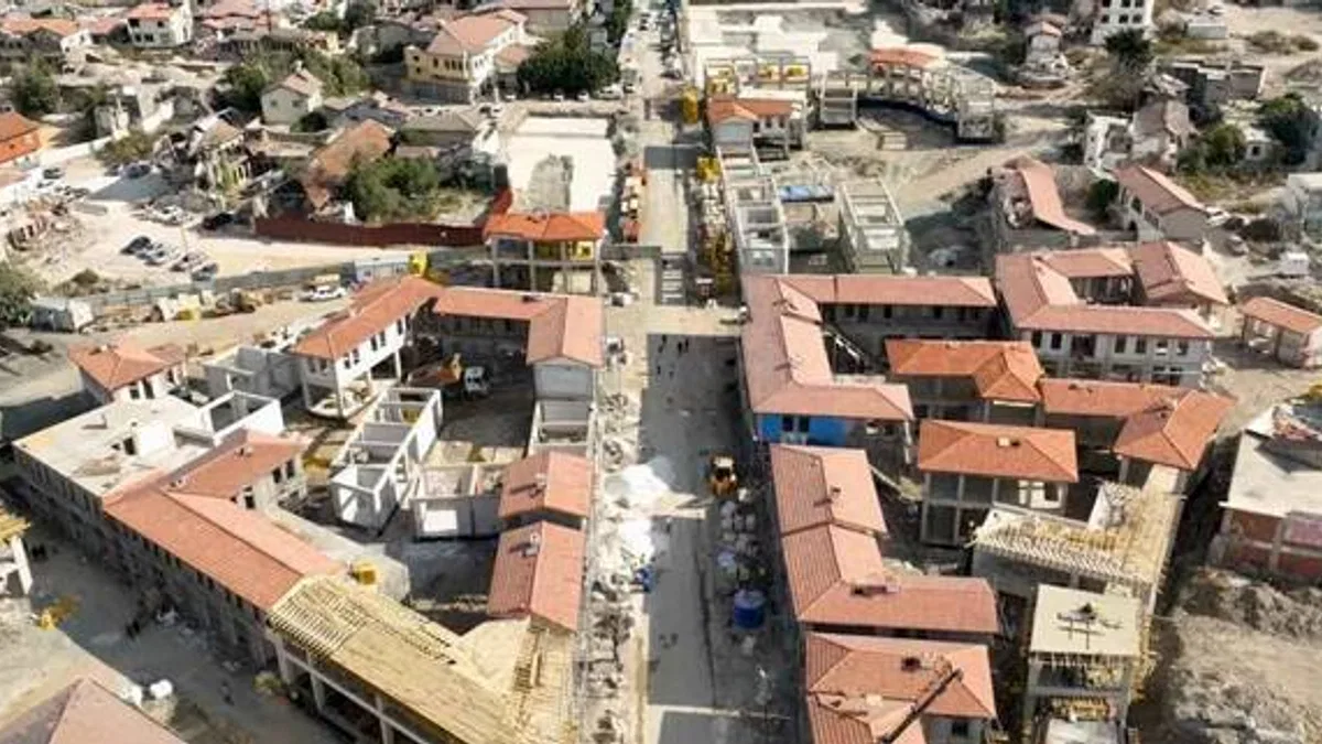 Hatay'ın kalbi ayağa kaldırılıyor! Tarihi Uzun Çarşı'da depremin izleri siliniyor