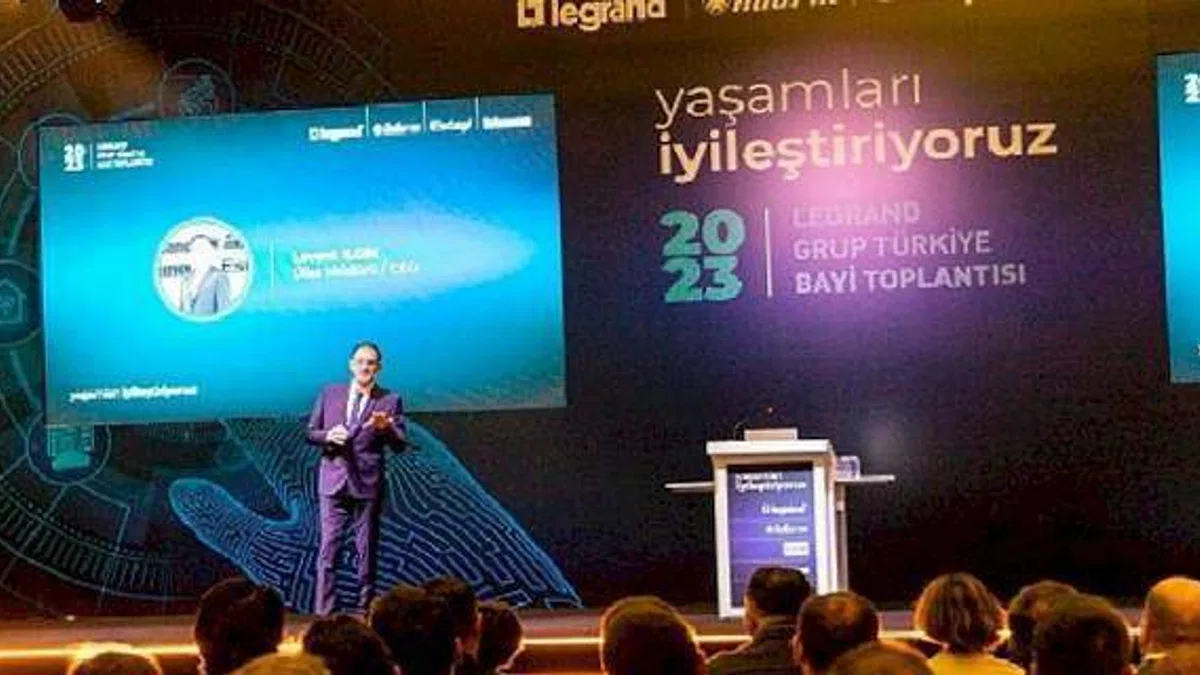 "Yaşamları İyileştiriyoruz" sloganı ile yola çıkan Legrand Grup Türkiye geleneksel bayi toplantısında iş ortaklarıyla bir araya geldi