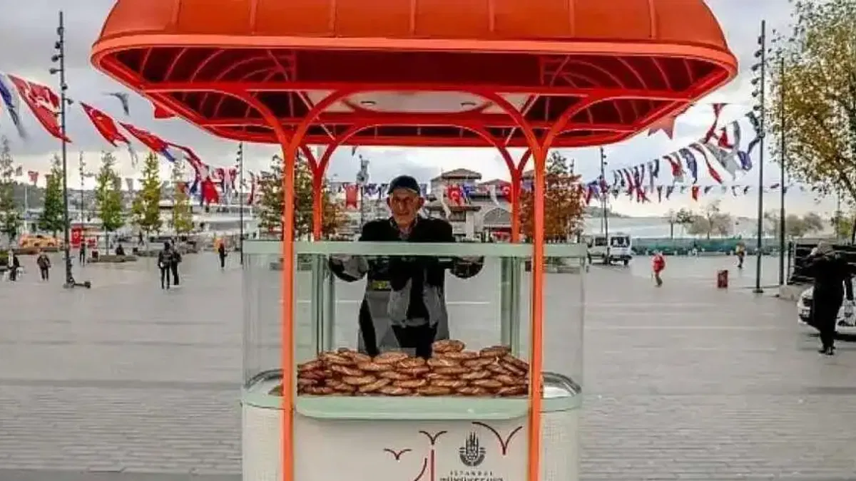 İstanbul'un Yeni Simit Arabaları Beşiktaş Meydanı'nda