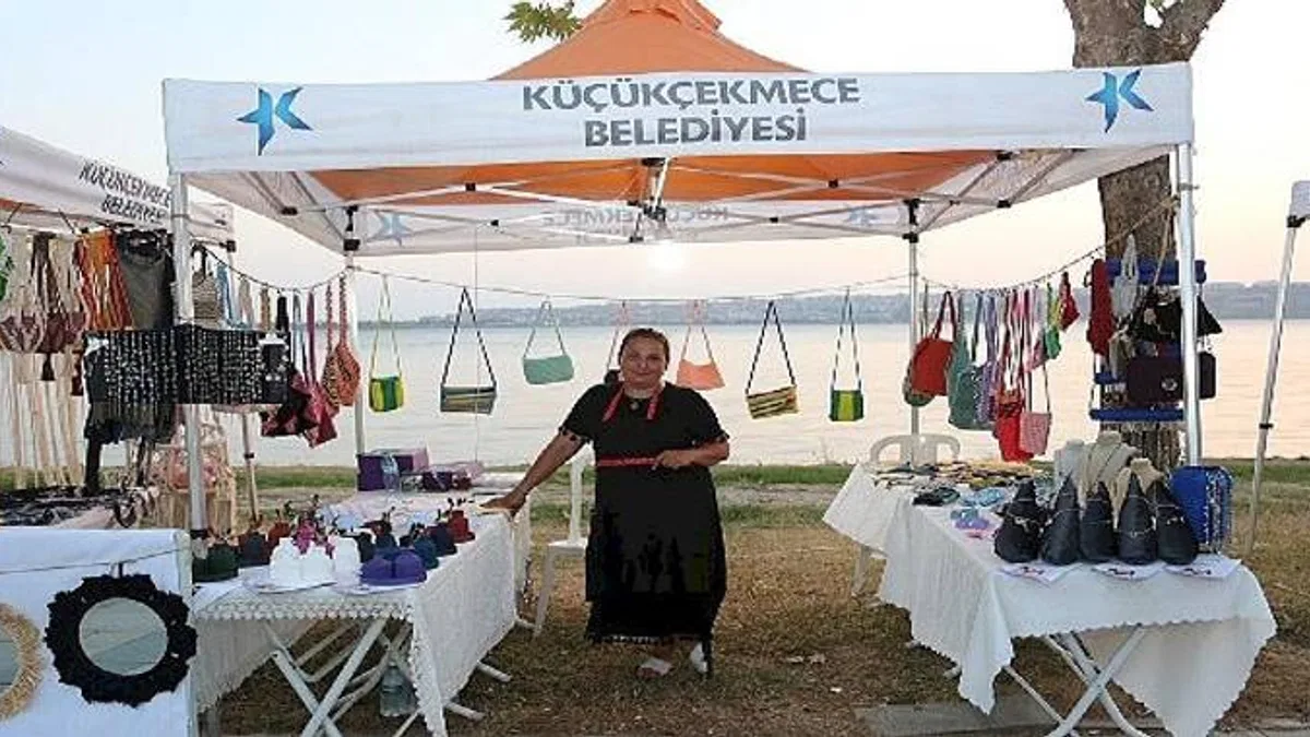 Küçükçekmece Belediyesi Kadın Emeği Pazarı, göl kenarında vatandaşlarla buluşuyor
