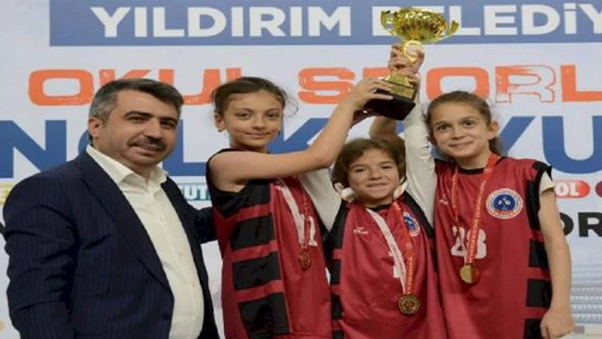 Bursa Yıldırım'da 'Gençlik Oyunları'nda görkemli final