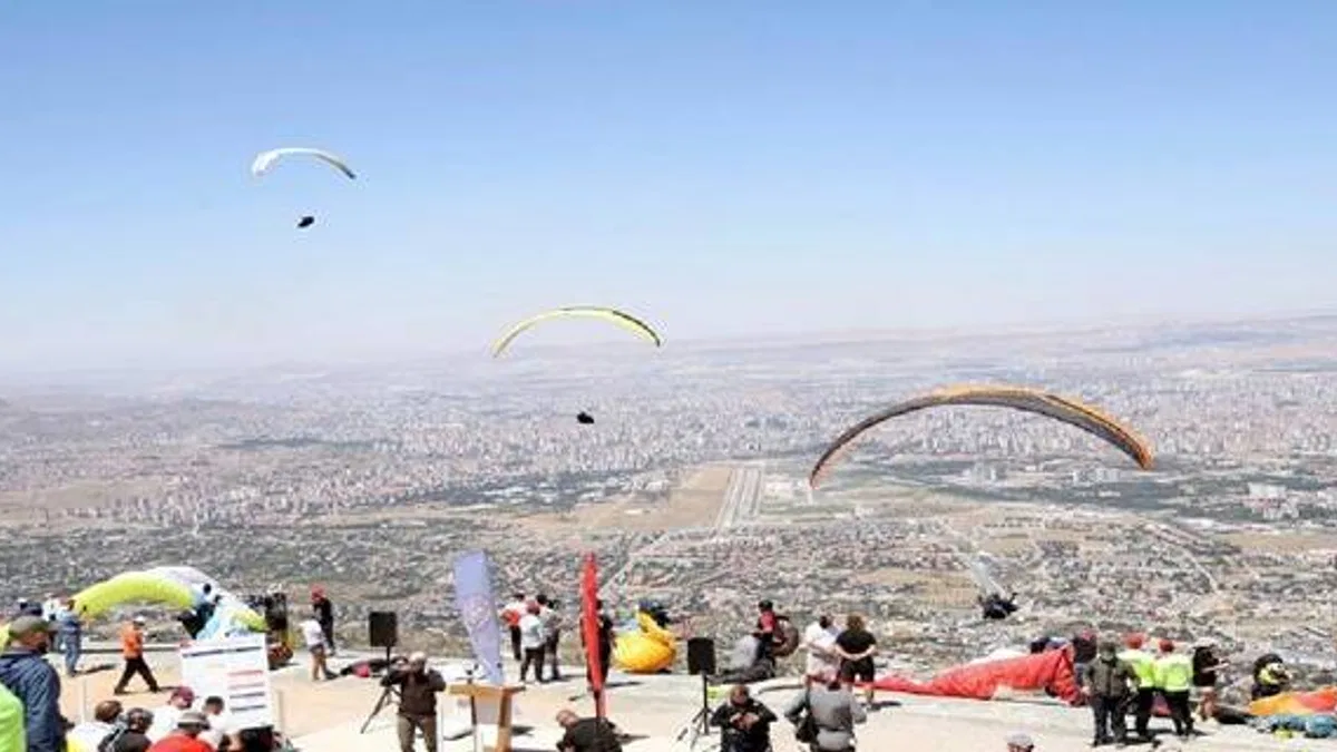 Kayseri Talas'ta Yamaç Paraşütü heyecanı