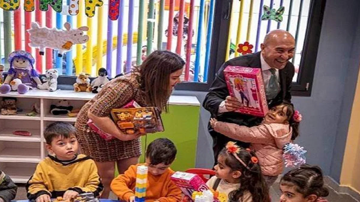 İzmir'in 16'ncı Masal Evi Menemen'de açıldı