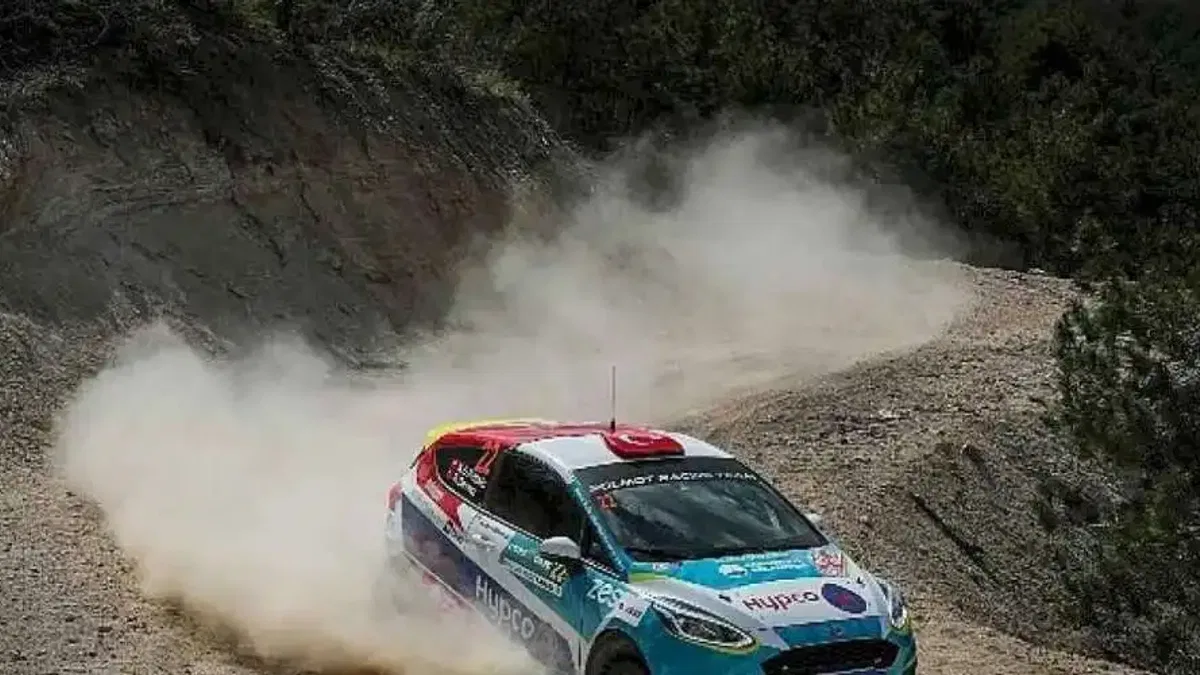 Dünyadaki ilk ve tek engelli kadın ralli pilotundan çifte podyum