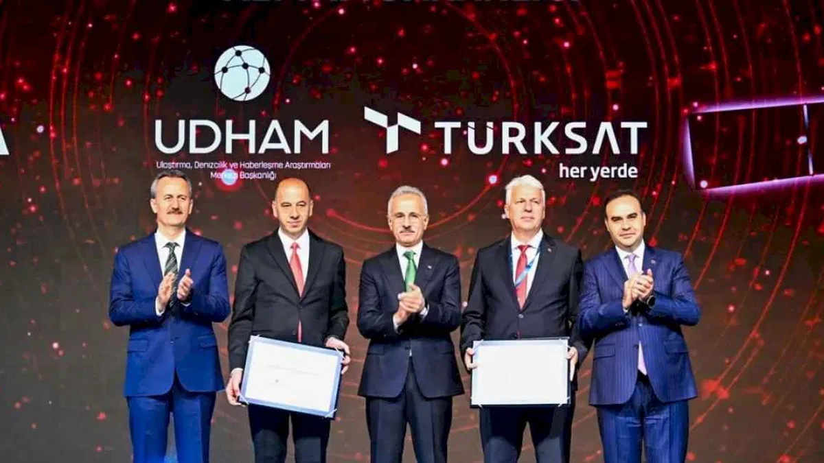 Uzayda Güçlü Türkiye... İmzalar TÜRKSAT 7A için atıldı