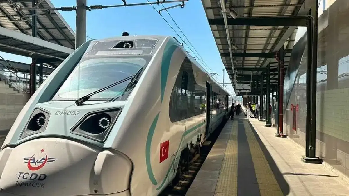 Millî elektrikli tren seti Trakya'da ilk seferine çıktı