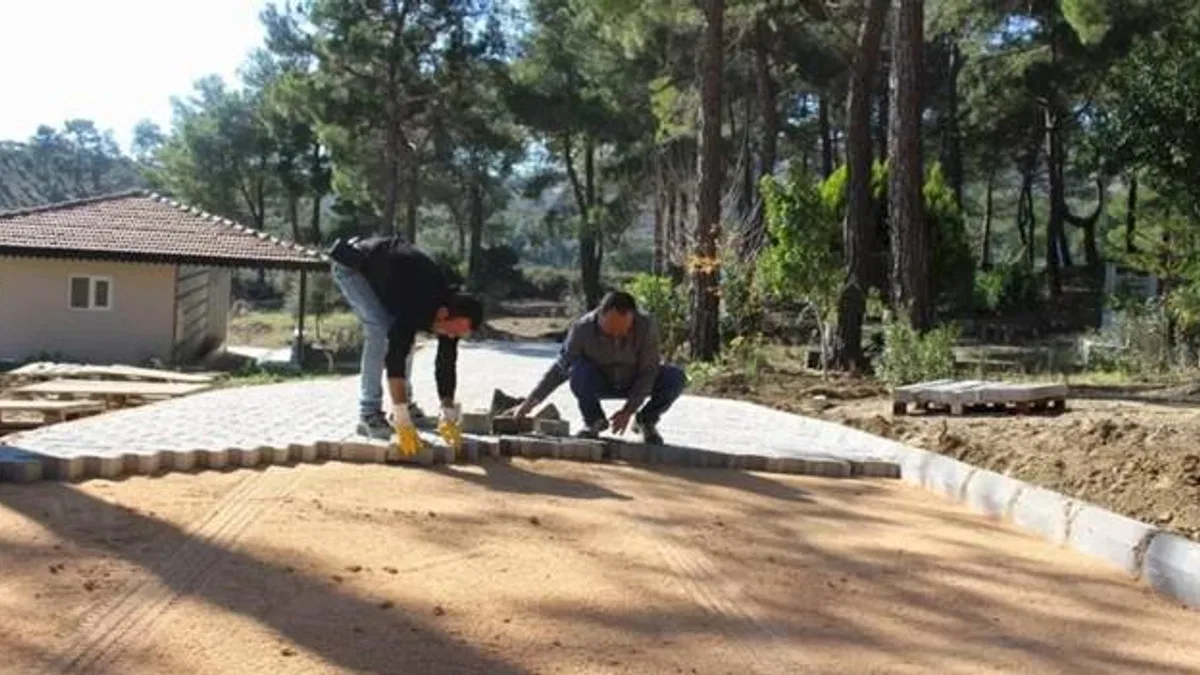Antalya Manavgat’ta mezarlıklarda çalışma