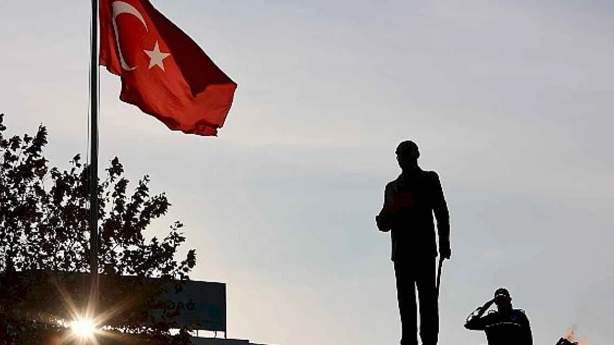 Urla'da saygı ve özlemle Atatürk'e vefa