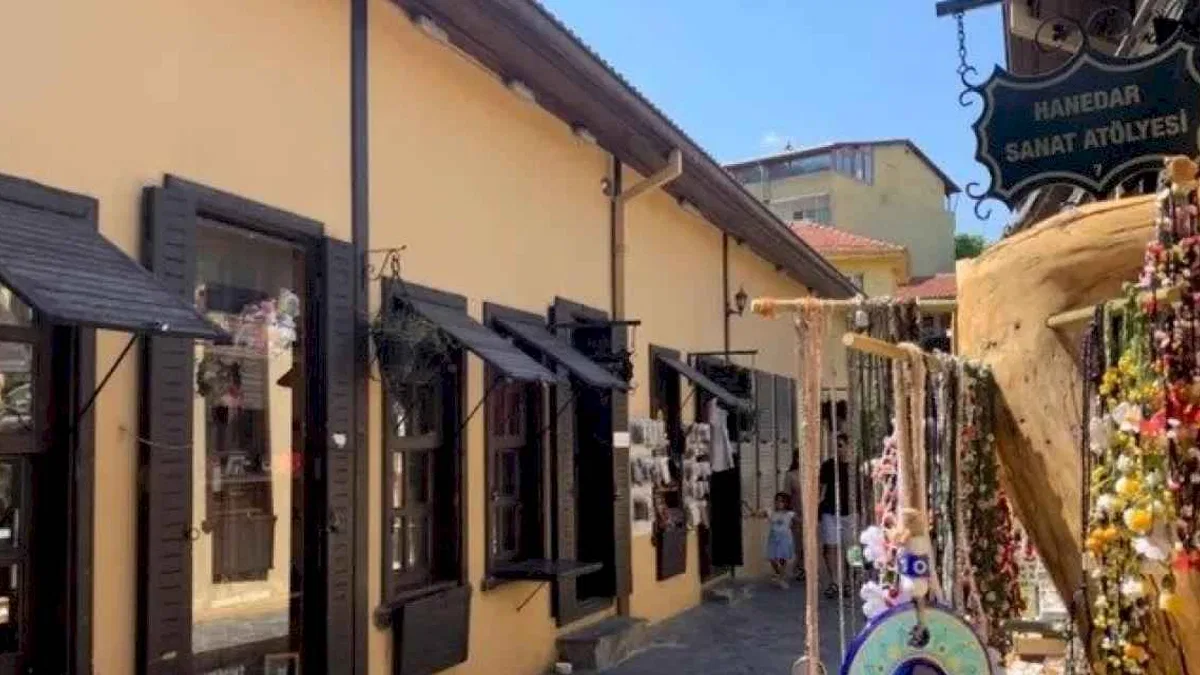 Tarihi köprü sanatın merkezi olmaya devam ediyor