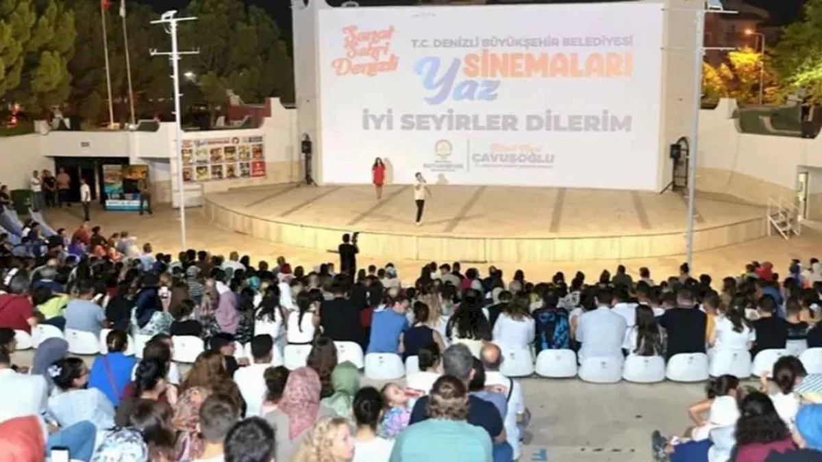 'Yaz Sinema Akşamları' tüm hızıyla devam ediyor