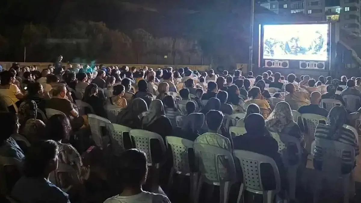 İzmir Çiğli’de Mahalle Sinema Günlerine büyük ilgi