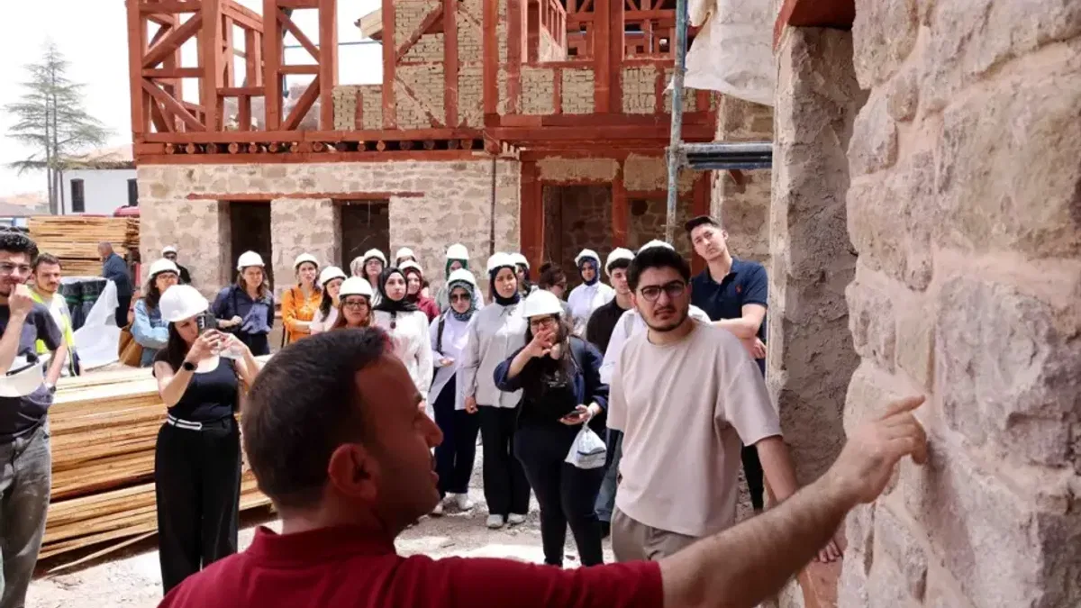 Konya'da mimarlık öğrencilerinden Arasta incelemesi