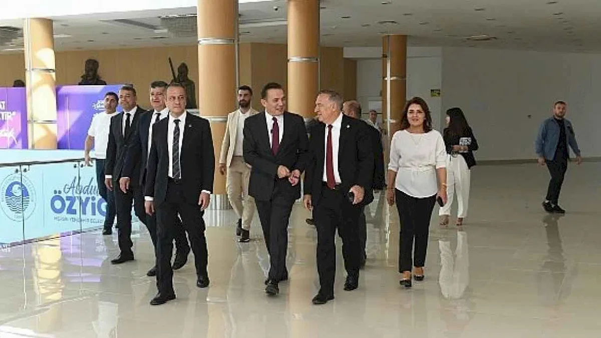 Başkan Abdullah Özyiğit, CHP Genel Başkan Yardımcılarını ağırladı