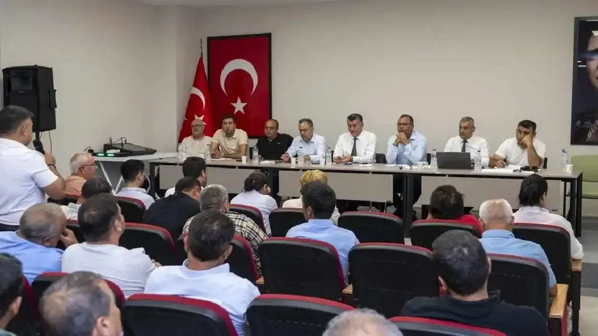 Mersin Silifke’de muhtarlar yerel yöneticilerle buluştu